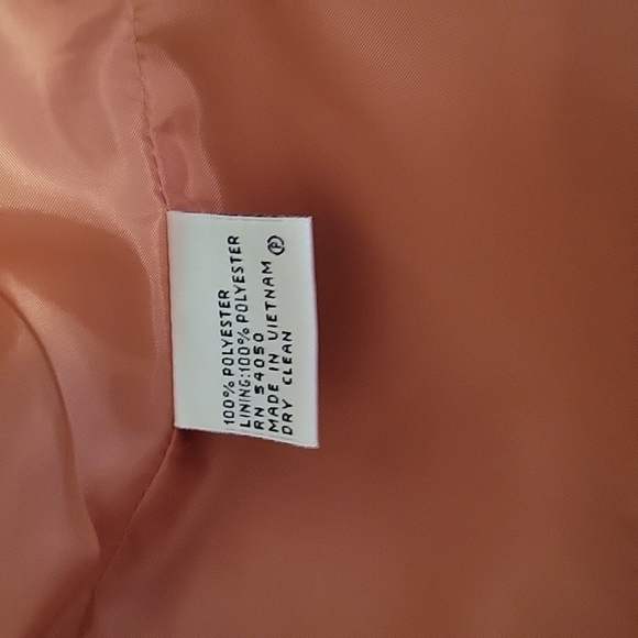 Le Suit ladies suit, beautiful pumpkin shade. - Picture 8 of 12